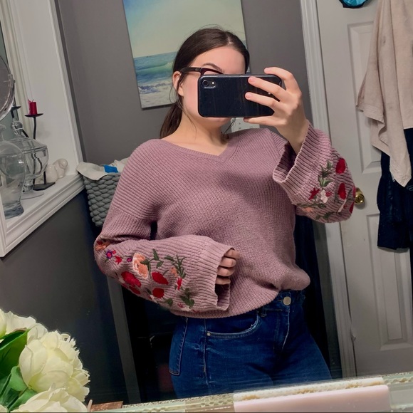 American Eagle Purple Sweater Embroidered Floral Ribbed V-neck M - Picture 3 of 7
